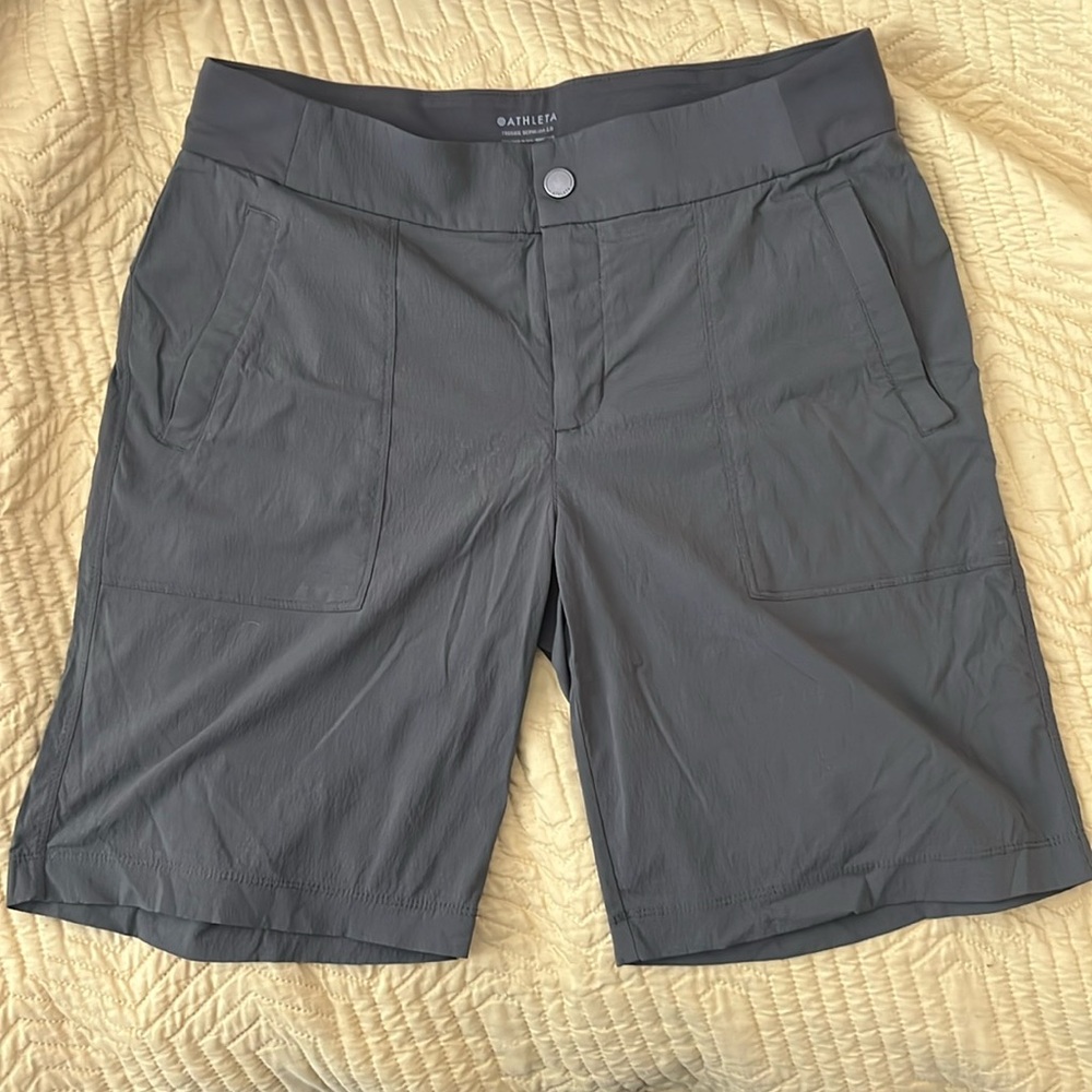 Athleta Trekkie Bermuda 2.0 Green Outdoor Hiking Shorts Women's Size 8